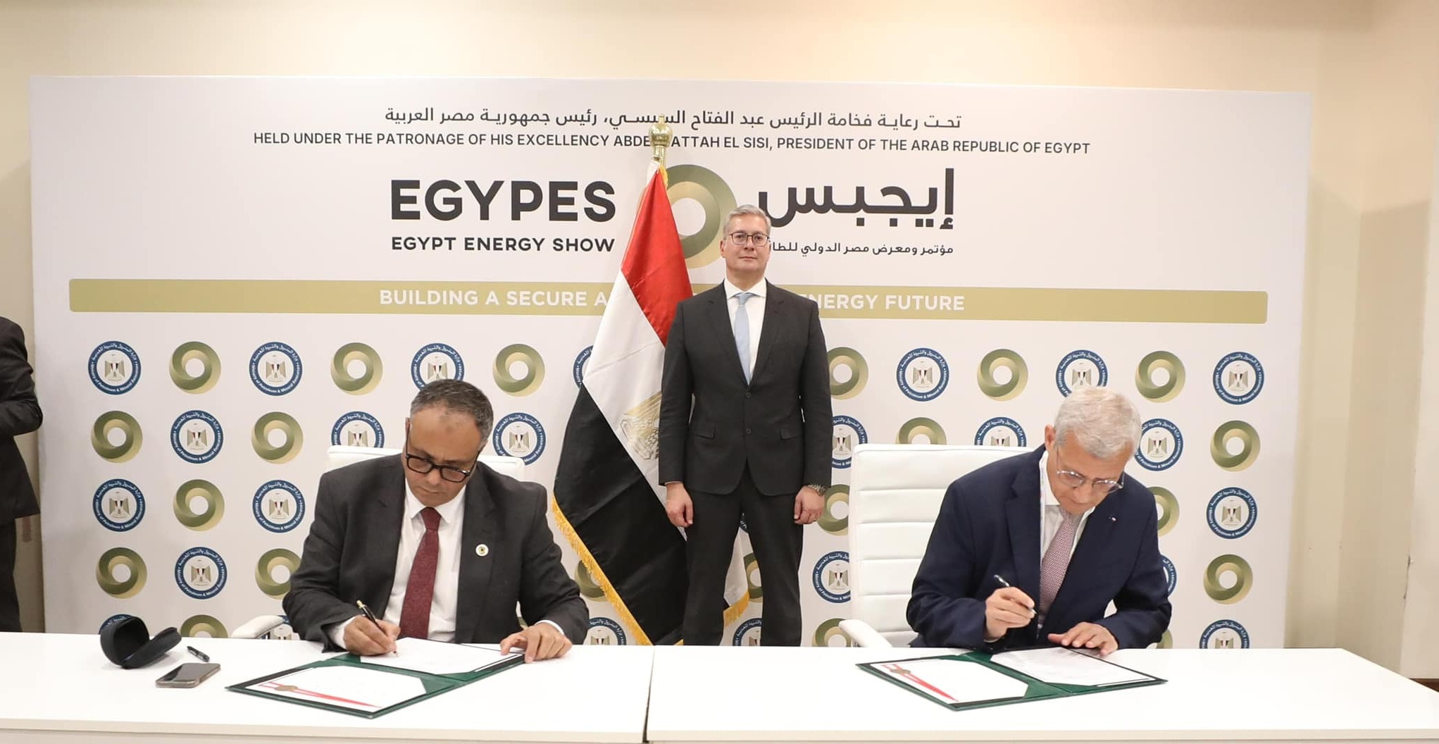 Egypt signs $13.5M deals to boost crude oil production in Western Desert